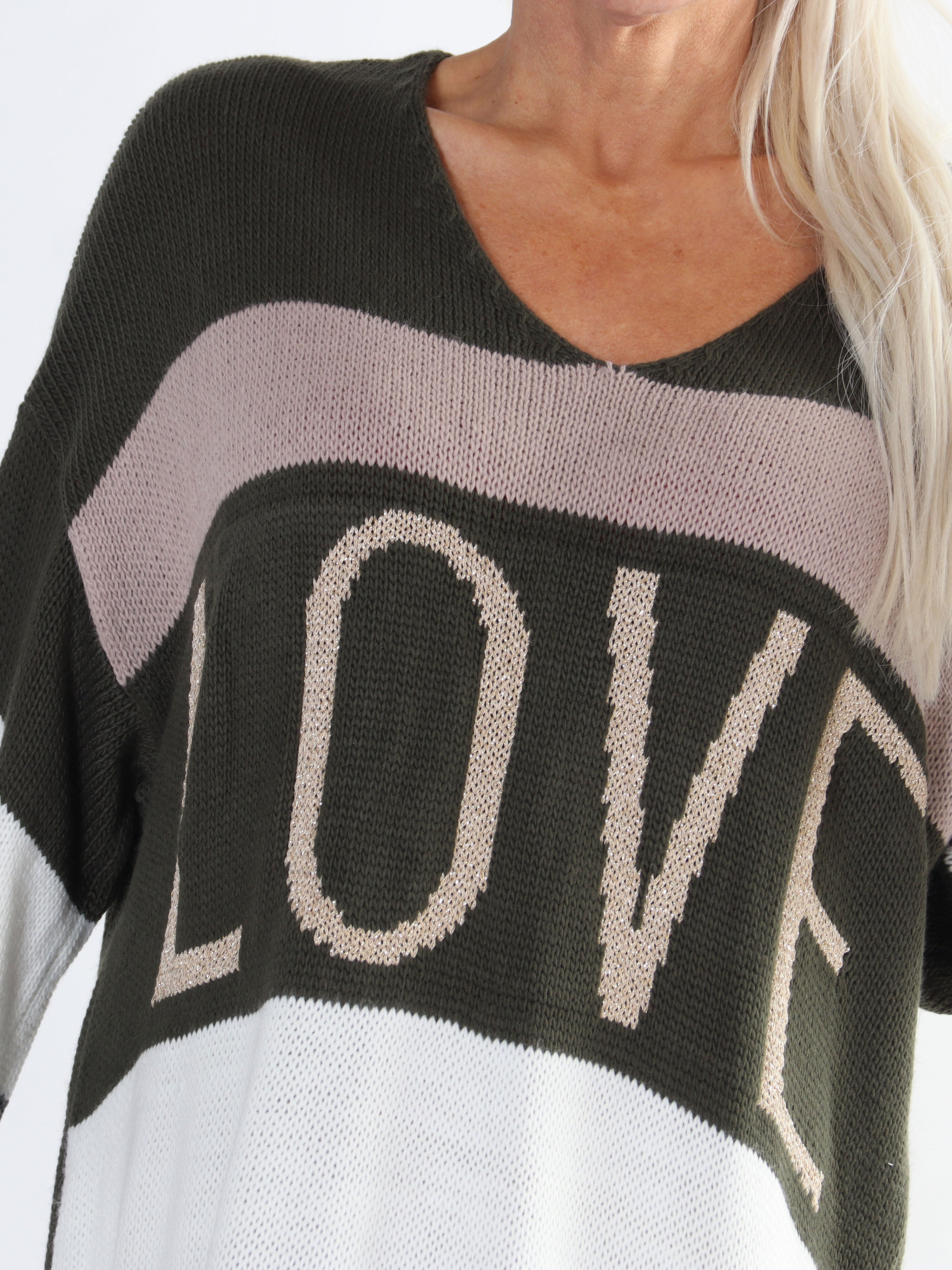 Love - Plus size strikkjole med brede striber og skrift